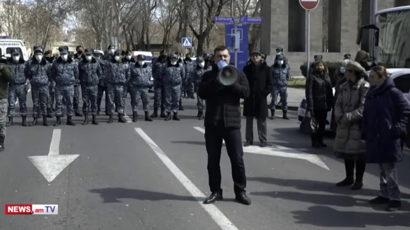 Вполне возможно, что Никол Пашинян уехал в багажнике какого-то гражданского автомобиля в качестве рюкзака или мешка с картошкой – Герасим Варданян (видео)